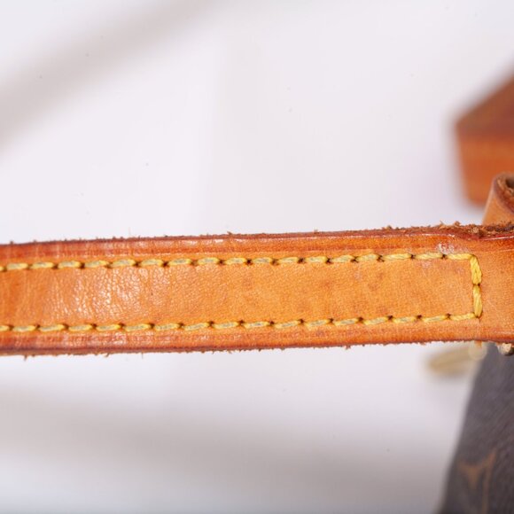 Authentic Louis Vuitton Monogram Canvas Papillon 30 Handbag - Picture 11 of 15